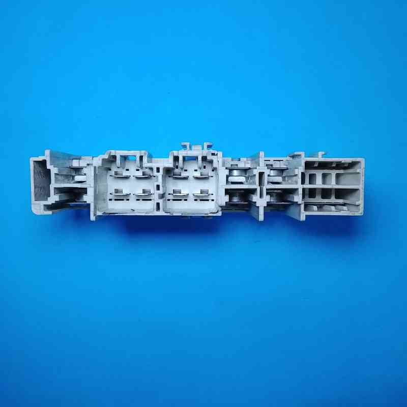 Block Assy, Fusible Link Toyota Fortuner, Hilux, Innova / Kijang 2004 - 2012 82620-71010