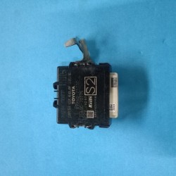 Computer Assy Toyota Fortuner COMPUTER ASSY HEADLAMP LEVELING TOYOTA FORTUNER Part Number : 89960-71030 S2