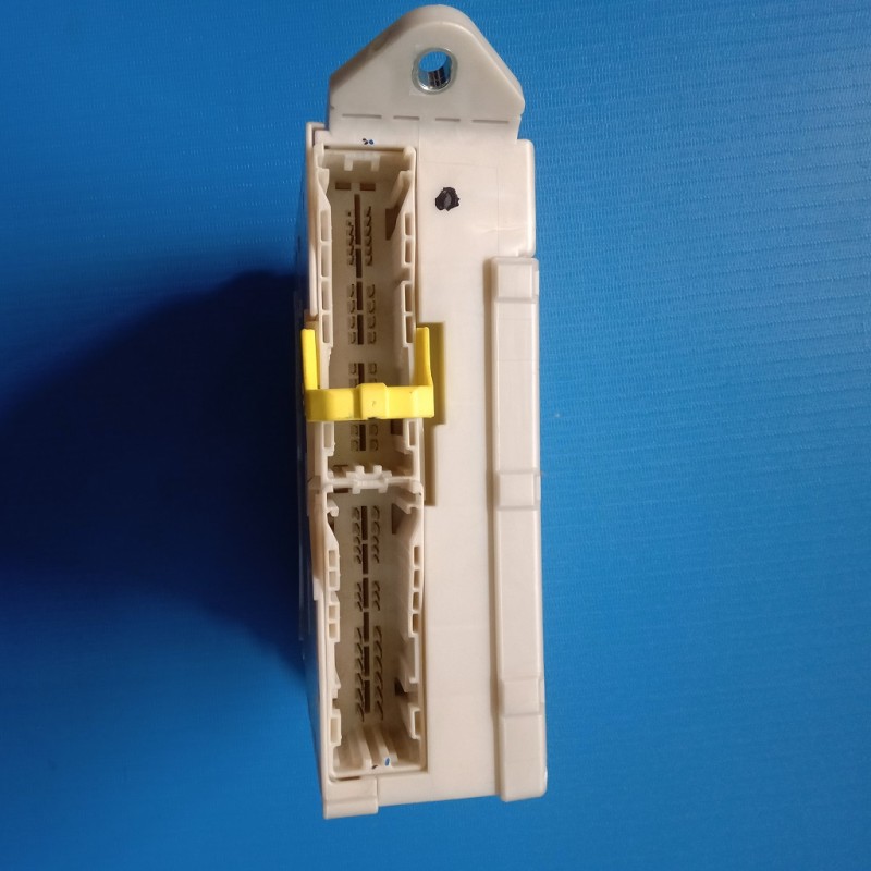 Fuse Box Toyota Alphard 82730-28322 3397-0W 3A08-0418