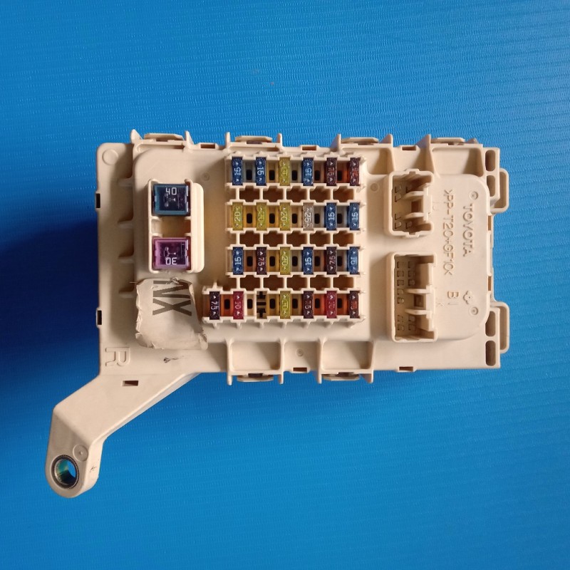 Fuse Box Toyota Harrier 1997-2003 82732-48011 Matic Bensin