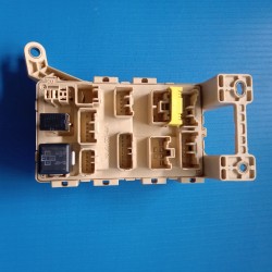 Fuse Box Toyota Harrier 1997-2003 82732-48011 Matic Bensin