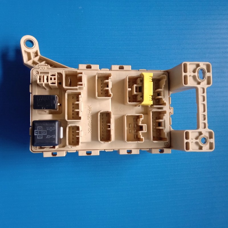 Fuse Box Toyota Harrier 1997-2003 82732-48011 Matic Bensin