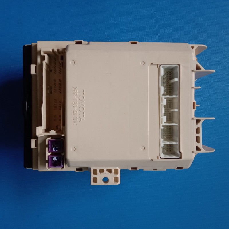 Fuse Box Toyota Harrier 2003-2006 82730-0W340 KA Matic Bensin