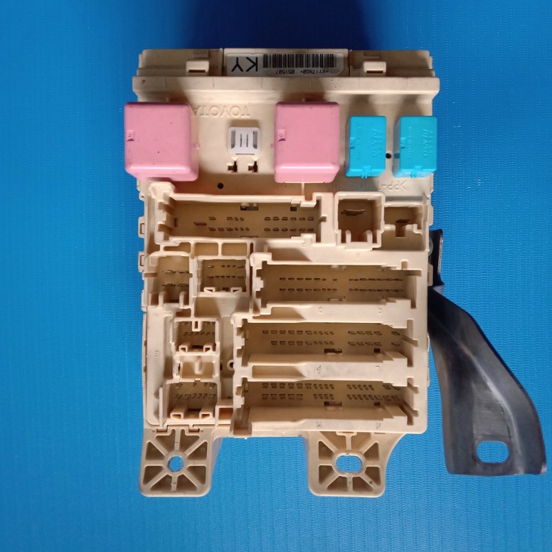 Fuse Box Toyota Harrier 2003-2012 82730-48351 KY Matic Bensin