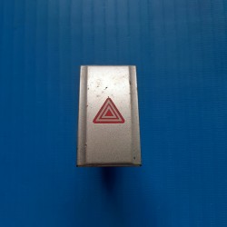 Switch Hazard Mitsubishi Xpander / Mirage 7K20