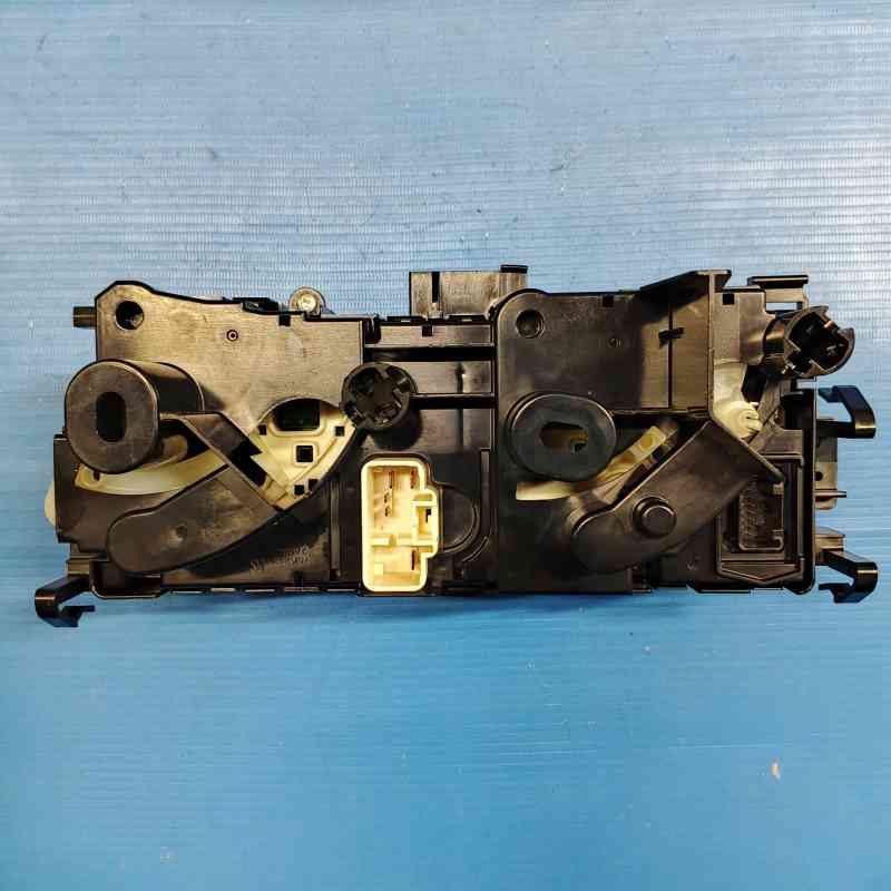 Panel AC Toyota Yaris 2019-2022 299-7J18 75K297